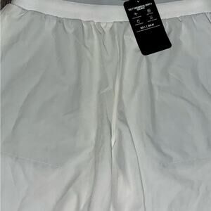 Fabletics The 7" Fundamental Short II NWT